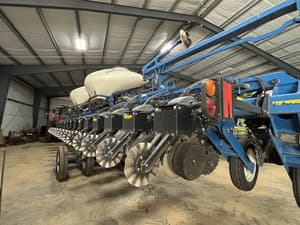 2022 Kinze 3665 Image