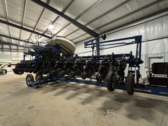2023 Kinze 3665 Equipment Image0