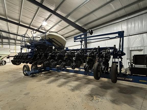 Image of Kinze 3665 equipment image 1