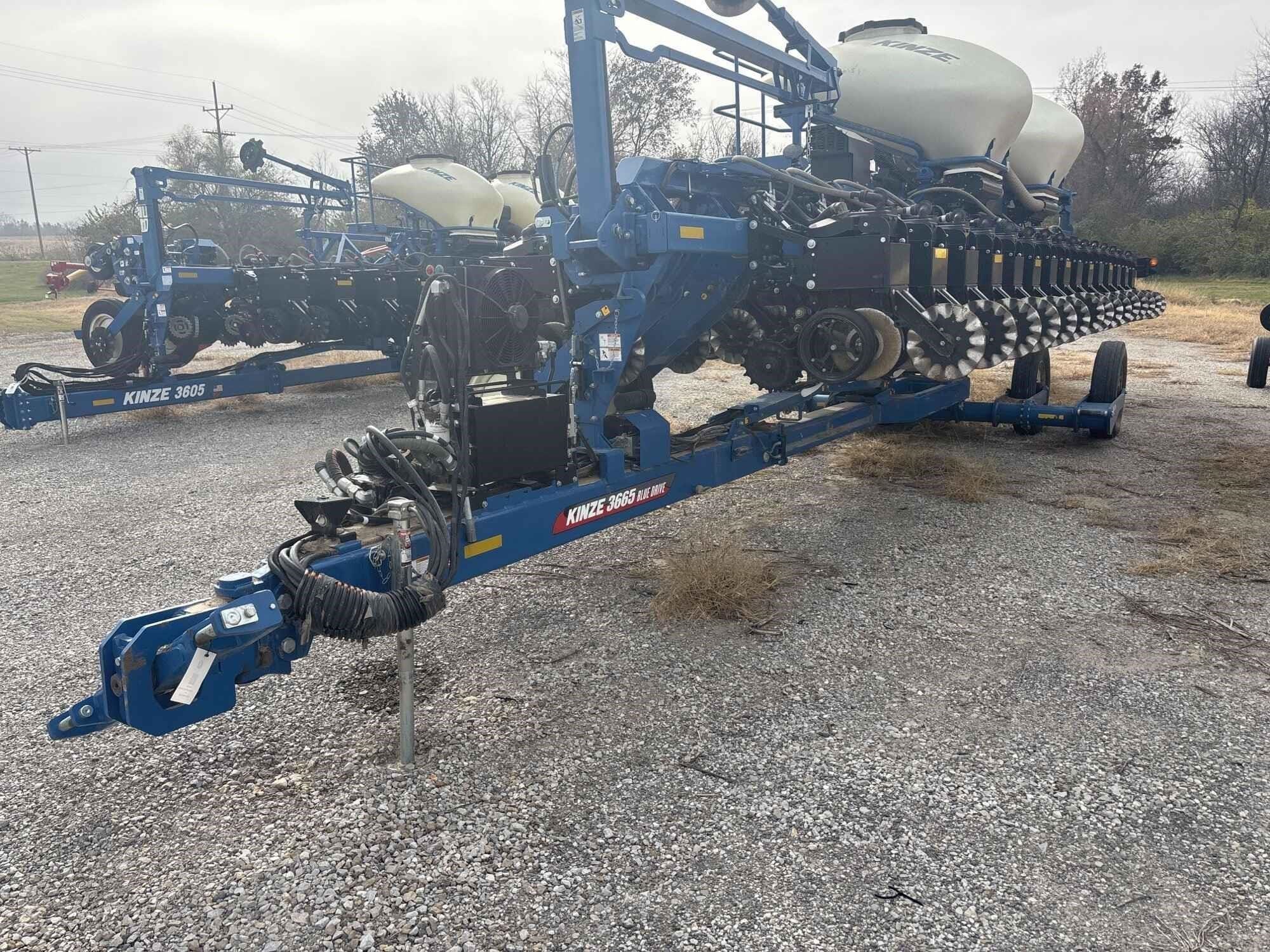 2023 Kinze 3665 Equipment Image0
