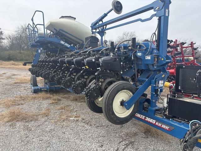 Image of Kinze 3665 equipment image 3