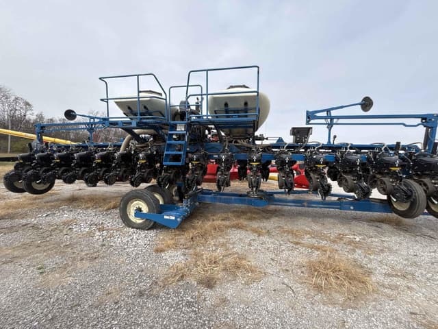 Image of Kinze 3665 equipment image 4
