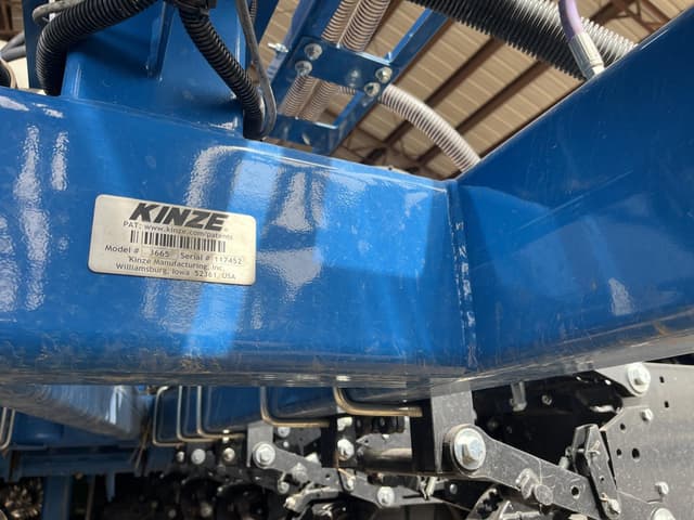 Image of Kinze 3665 equipment image 1