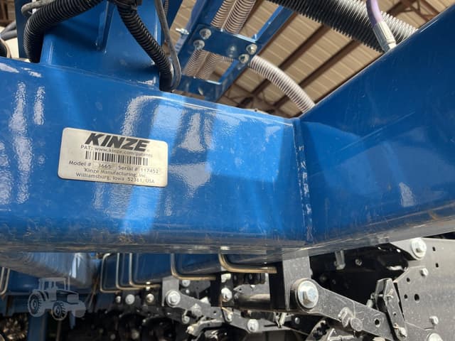 Image of Kinze 3665 equipment image 1