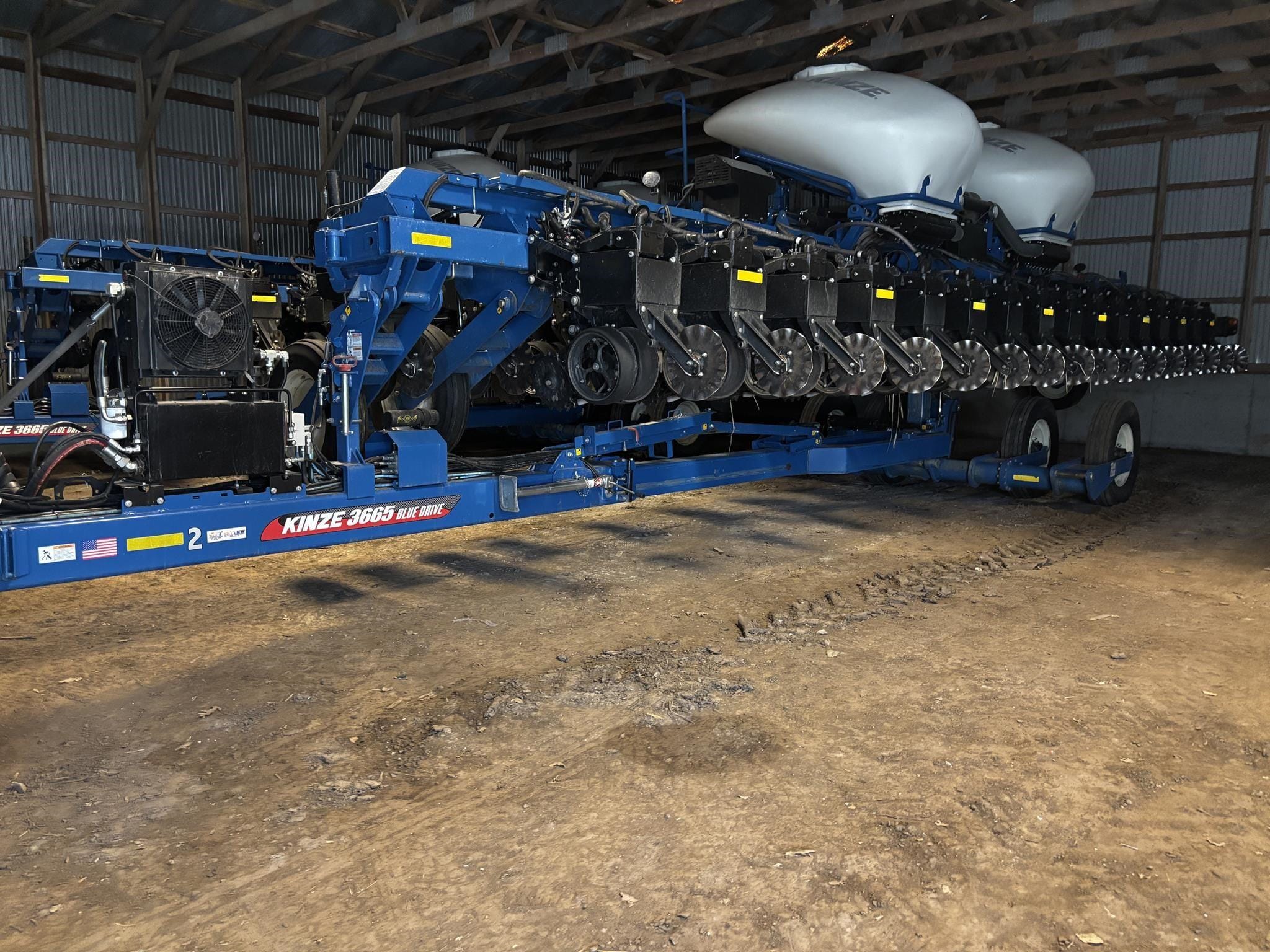 2023 Kinze 3665 Equipment Image0