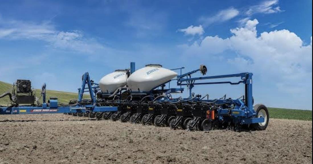 2023 Kinze 3665 Equipment Image0