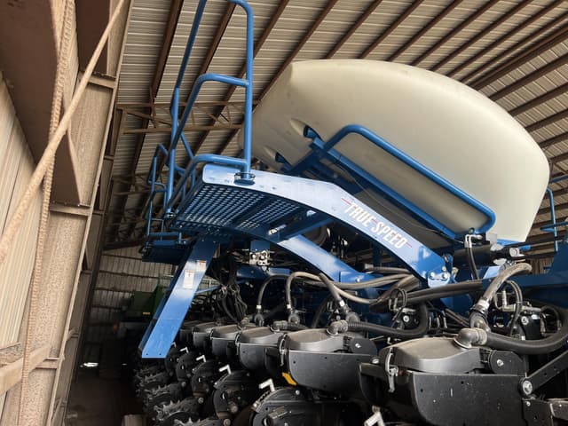 Image of Kinze 3665 equipment image 4