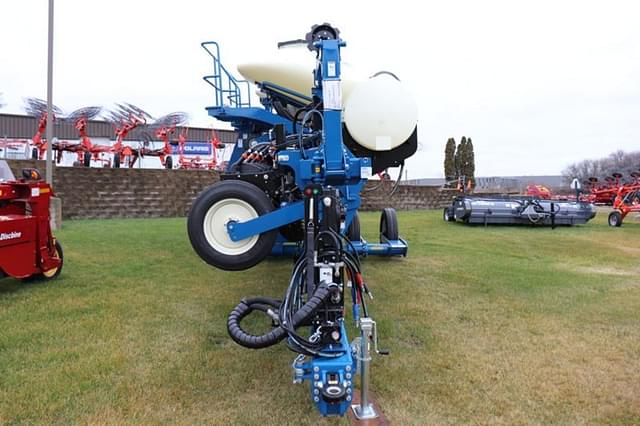 Image of Kinze 3665 equipment image 2