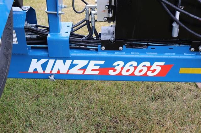 Image of Kinze 3665 equipment image 4