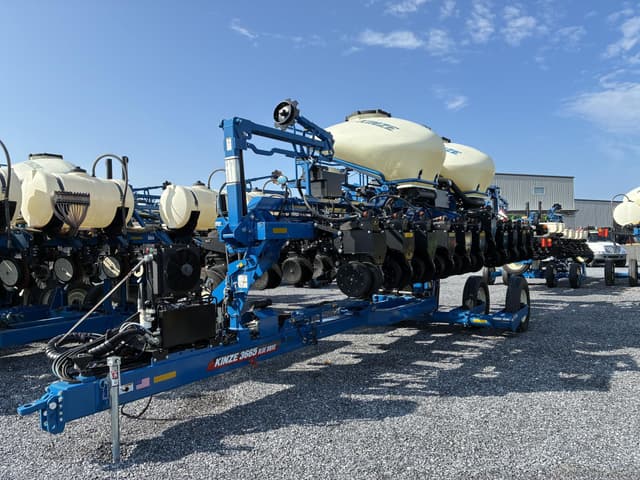 Image of Kinze 3665 equipment image 3