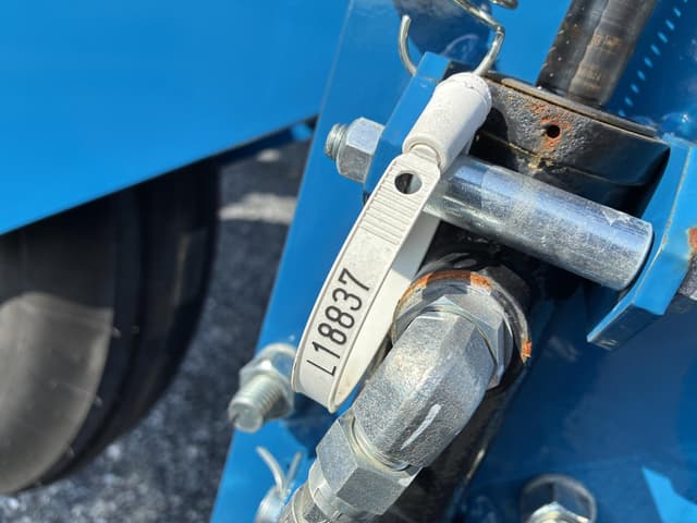 Image of Kinze 3665 equipment image 4