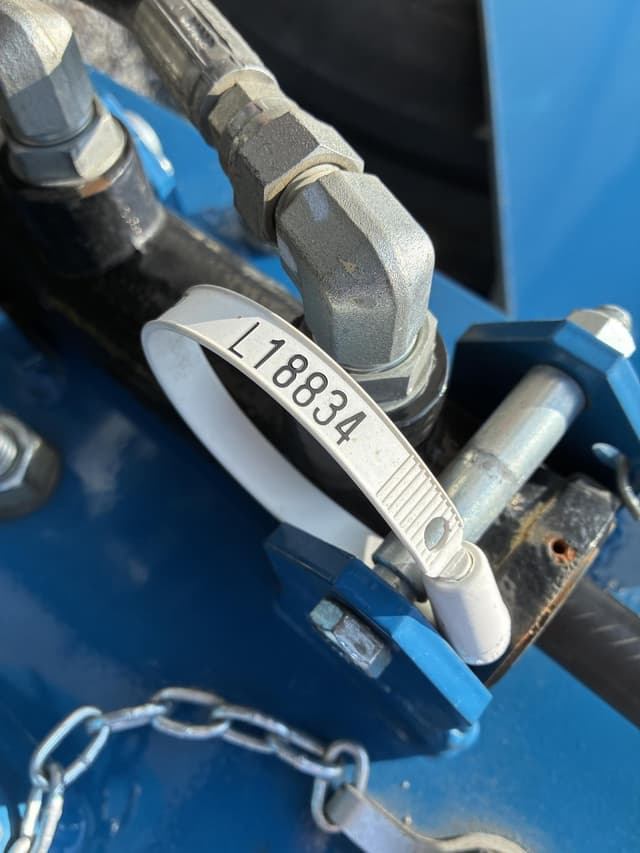 Image of Kinze 3665 equipment image 4