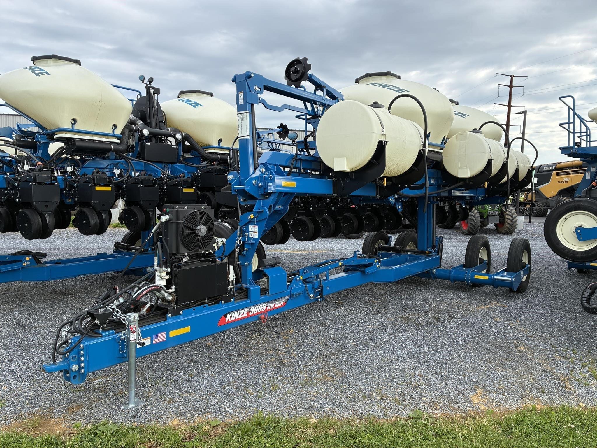 2023 Kinze 3665 Equipment Image0
