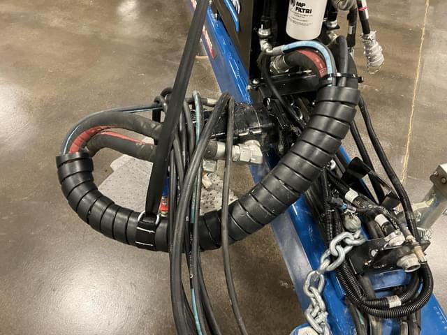 Image of Kinze 3665 equipment image 3