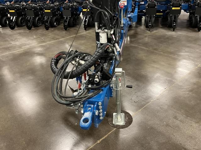 Image of Kinze 3665 equipment image 1