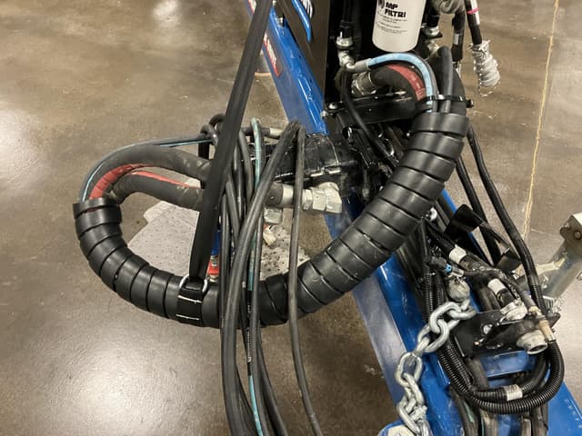 Image of Kinze 3665 equipment image 3