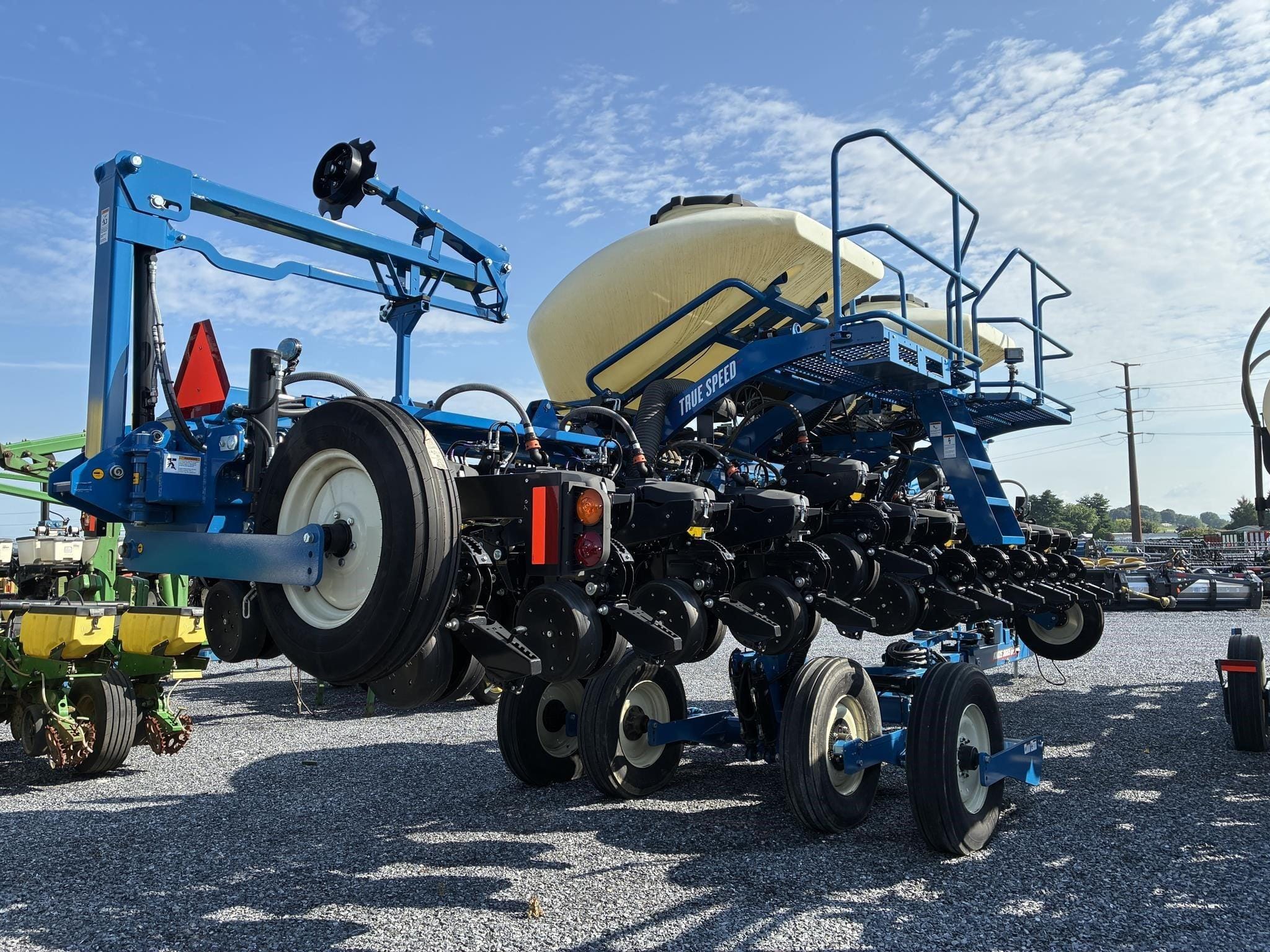 2023 Kinze 3665 Equipment Image0