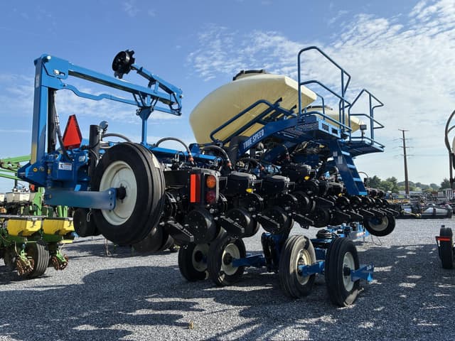 Image of Kinze 3665 equipment image 1