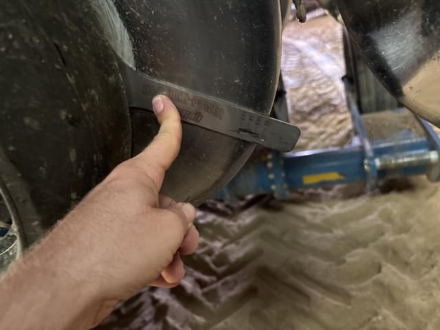 Image of Kinze 3665 equipment image 2