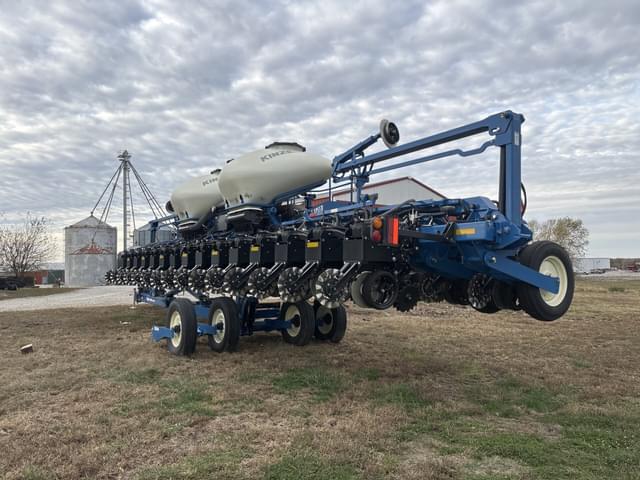 Image of Kinze 3665 equipment image 4