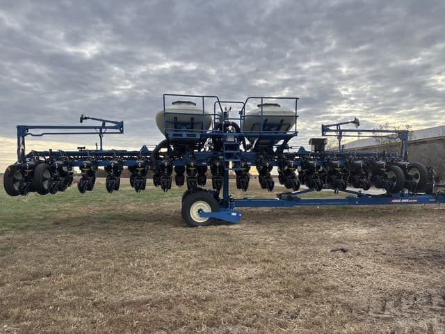 Image of Kinze 3665 equipment image 1