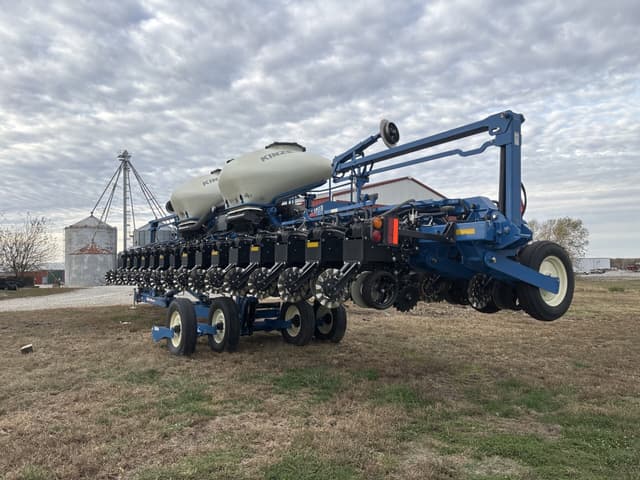 Image of Kinze 3665 equipment image 4