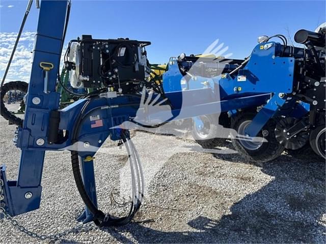 Image of Kinze 4705 equipment image 2