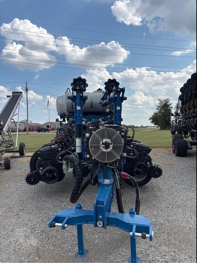 Image of Kinze 4905 equipment image 3