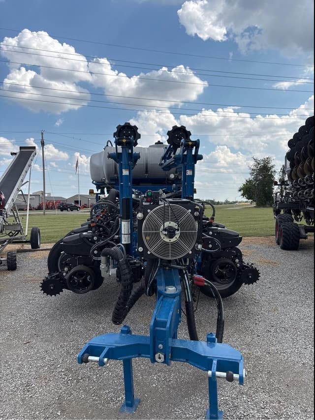 Image of Kinze 4905 equipment image 3