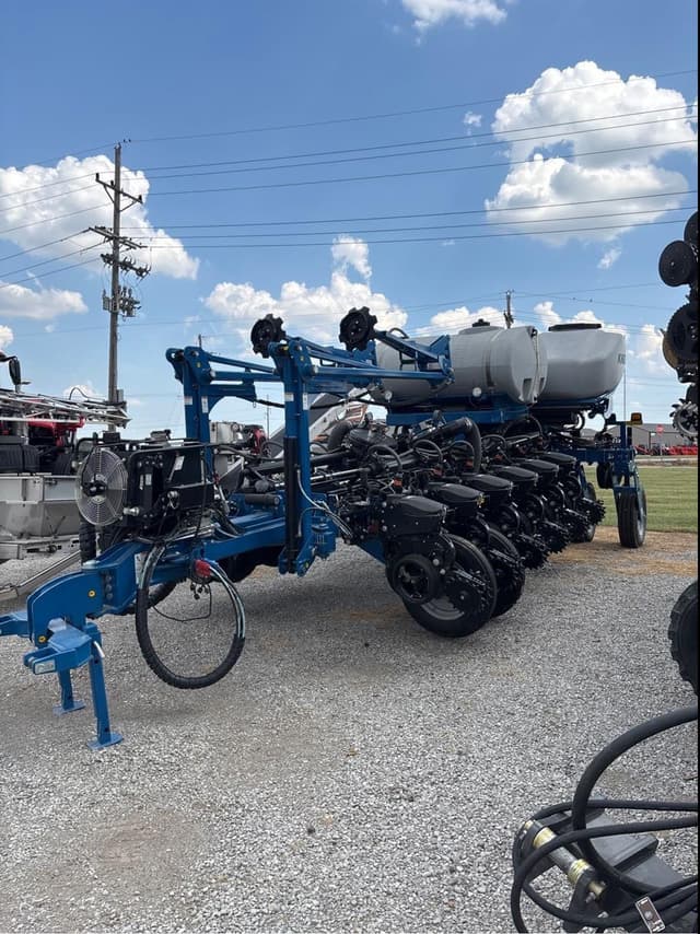 Image of Kinze 4905 equipment image 2