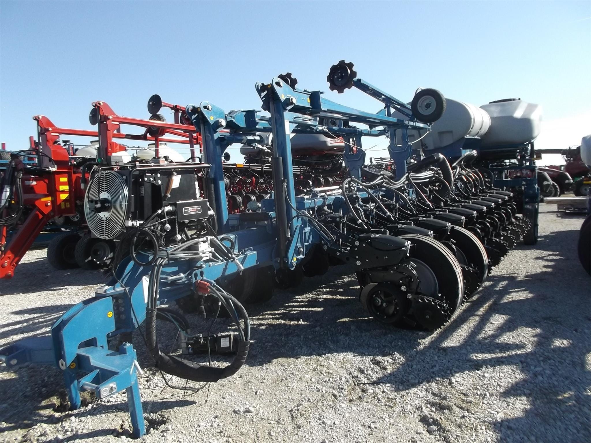 2023 Kinze 4905 Equipment Image0