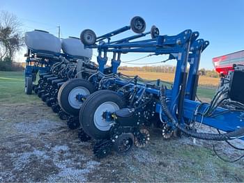 2023 Kinze 4905 Equipment Image0