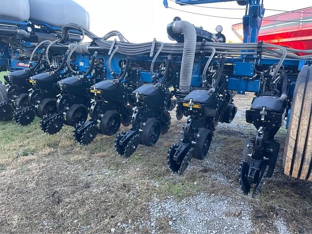 Image of Kinze 4905 equipment image 1