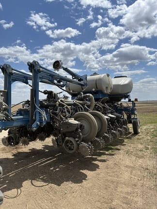 2023 Kinze 4905 Equipment Image0