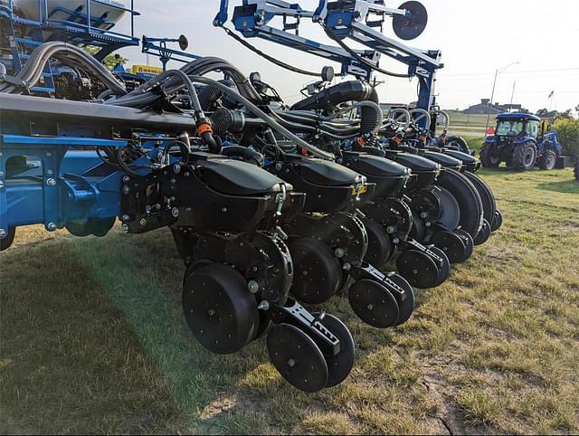 Image of Kinze 4905 equipment image 4