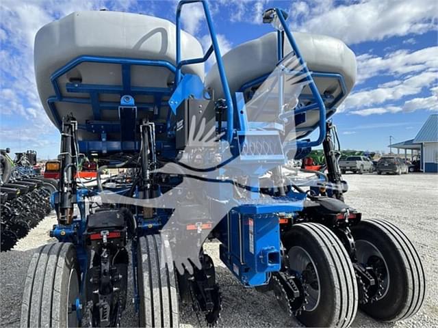 Image of Kinze 4905 equipment image 2