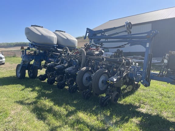 2023 Kinze 4905 Equipment Image0