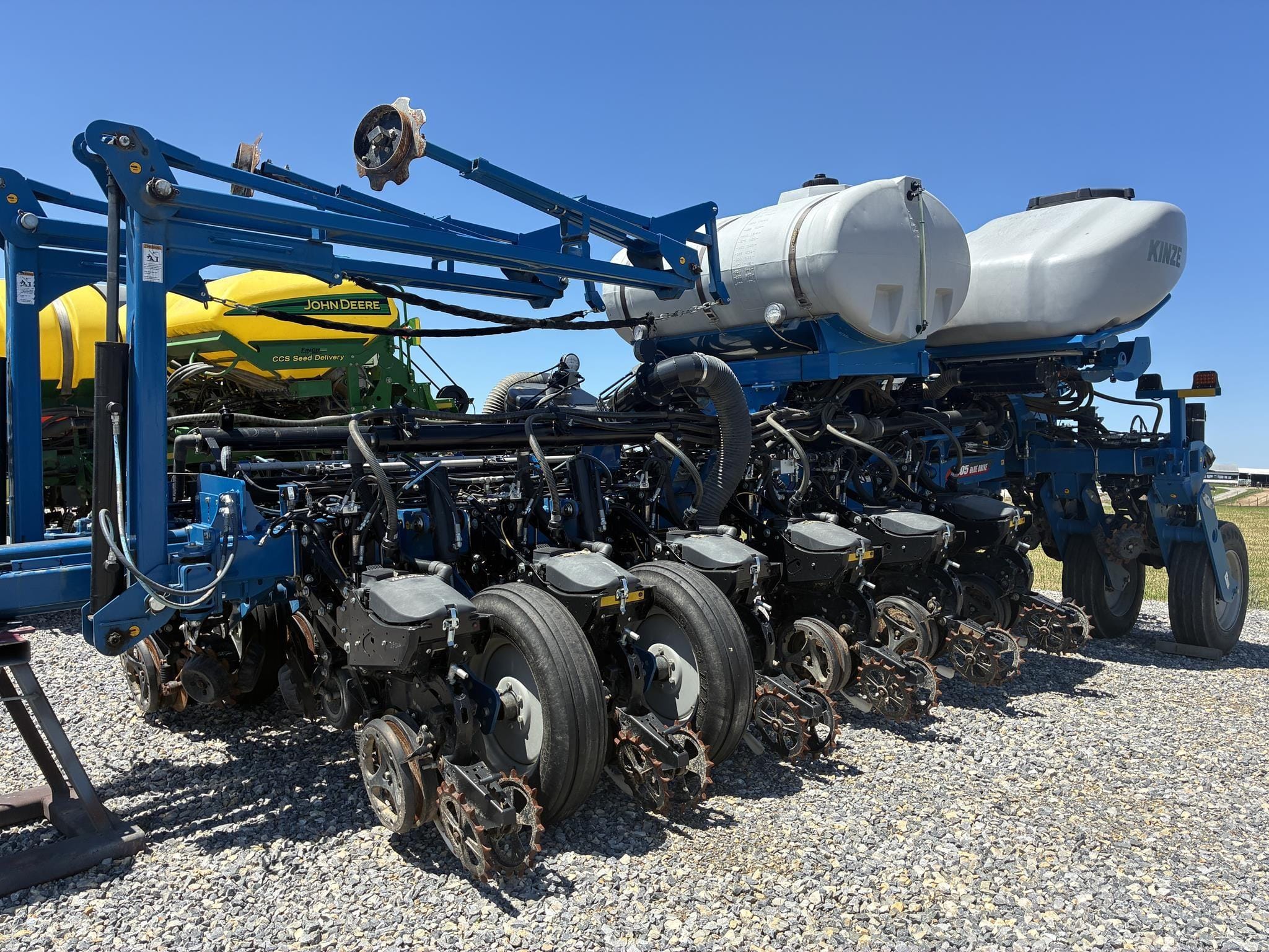 2023 Kinze 4905 Equipment Image0