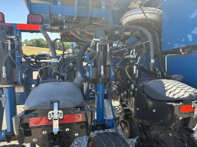 Image of Kinze 4905 equipment image 4