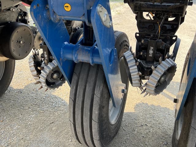 Image of Kinze 4905 equipment image 3