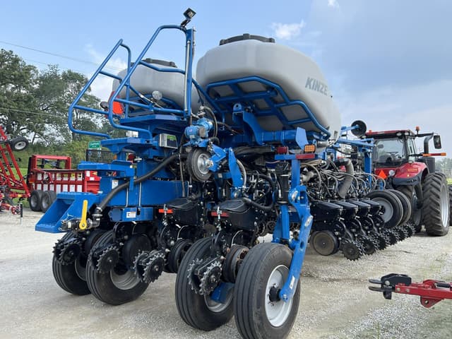 Image of Kinze 4905 equipment image 2