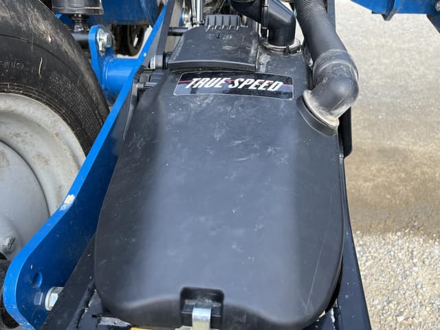 Image of Kinze 4905 equipment image 4