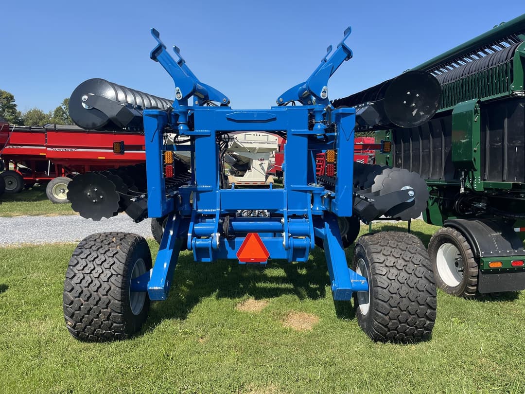 Image of Kinze Mach Till 201 Image 1