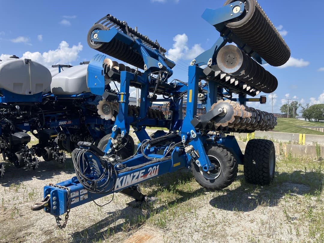 Image of Kinze Mach Till 201 Primary image