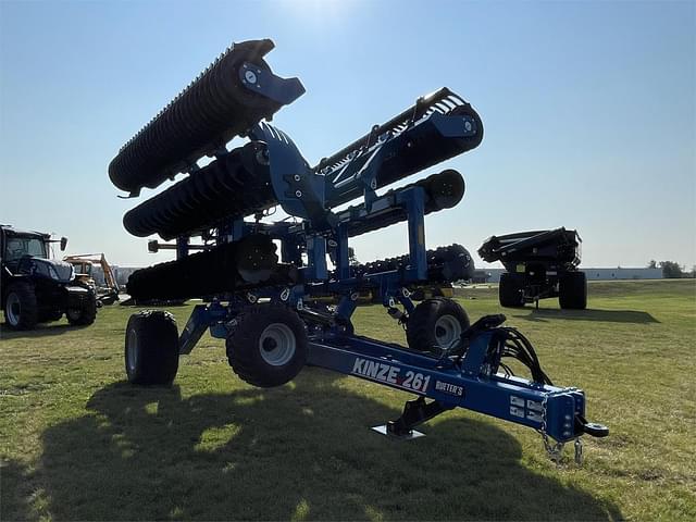 Image of Kinze Mach Till 261 equipment image 4