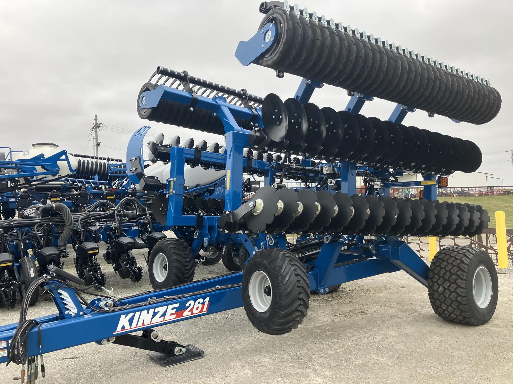 2023 Kinze Mach Till 261 Equipment Image0