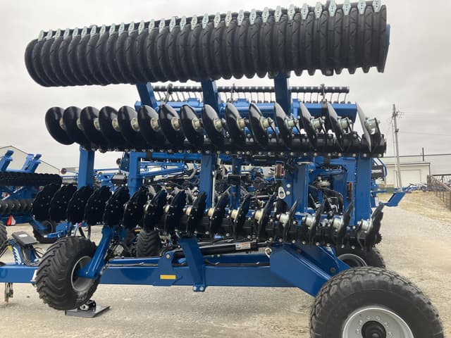 Image of Kinze Mach Till 261 equipment image 1