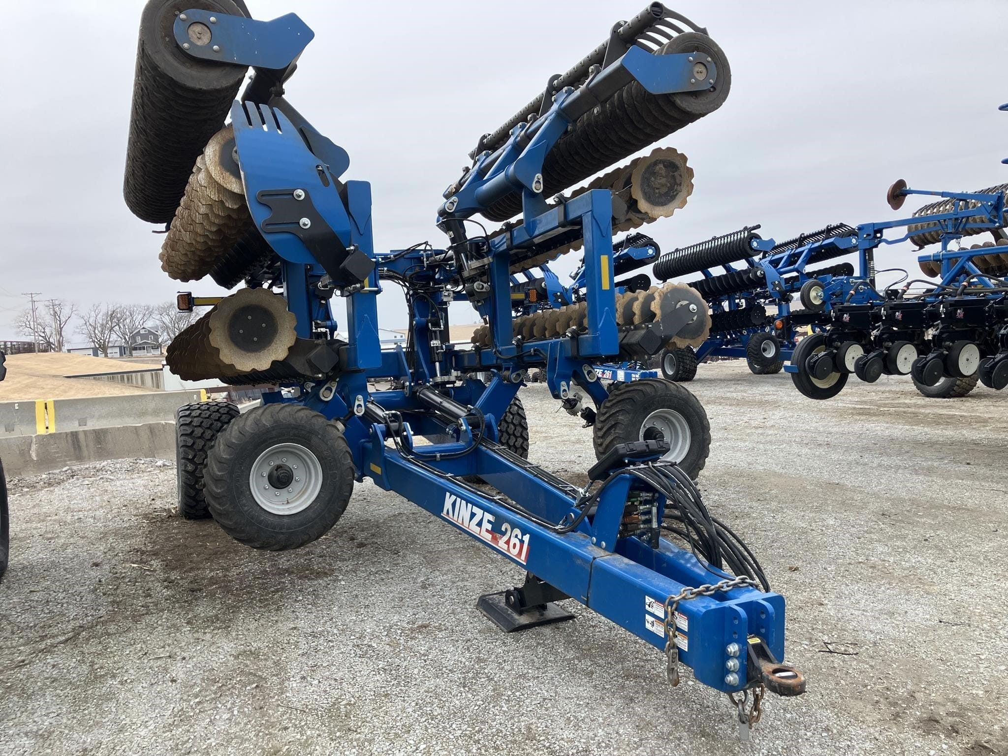 2023 Kinze Mach Till 261 Equipment Image0
