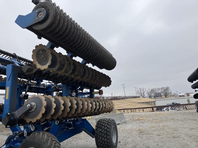 Image of Kinze Mach Till 261 equipment image 4