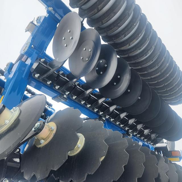 Image of Kinze Mach Till 302 equipment image 2